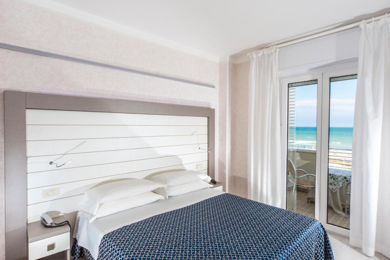Hotel Record Riccione Exterior photo