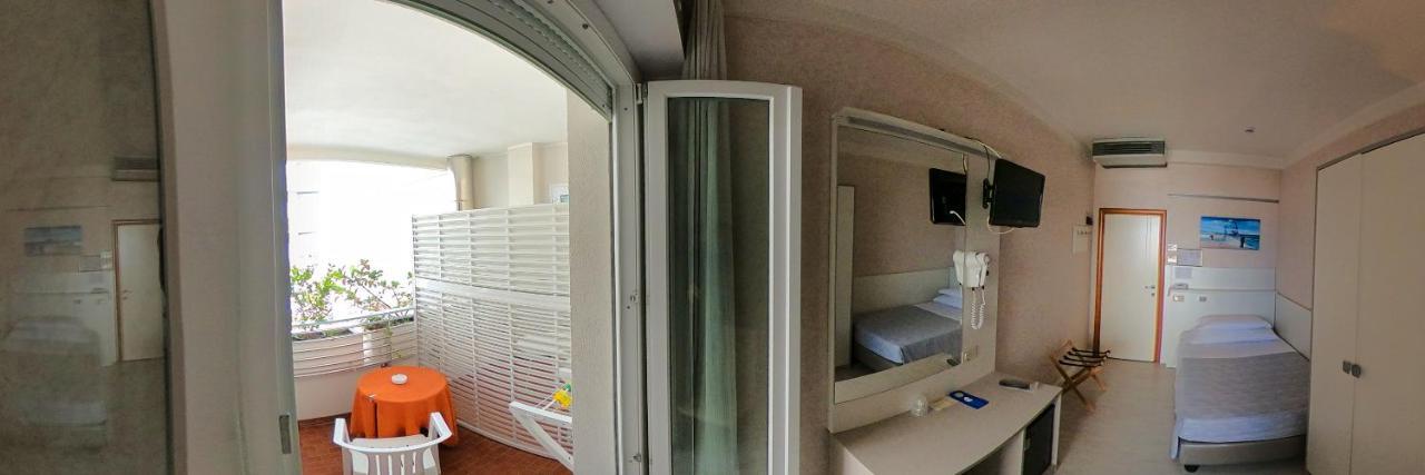 Hotel Record Riccione Exterior photo