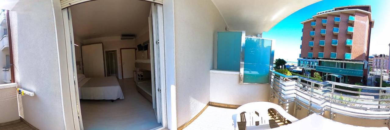 Hotel Record Riccione Exterior photo