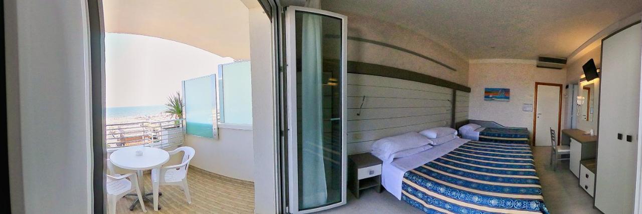 Hotel Record Riccione Exterior photo